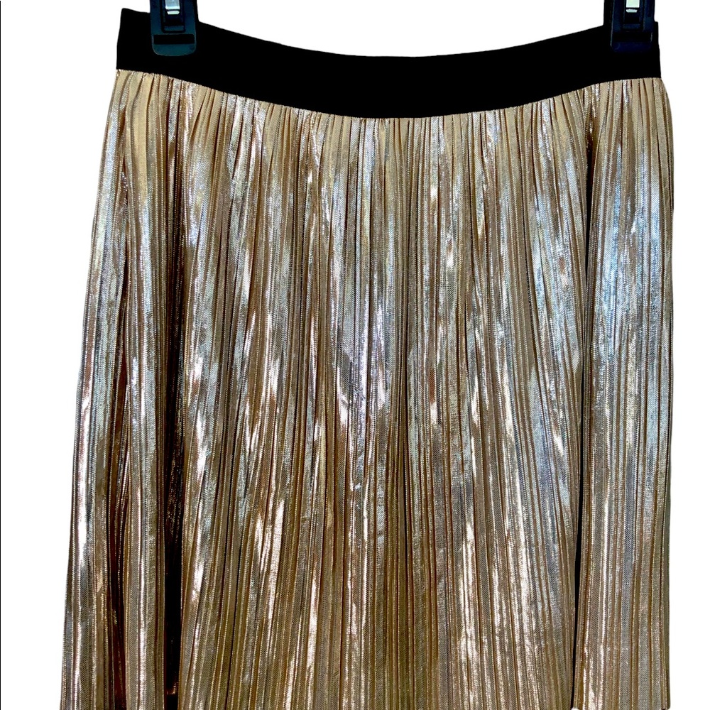 Women’s Small Forever 21 Gold Pleated Mini Skirt with Zipper NWT - Picture 2 of 7